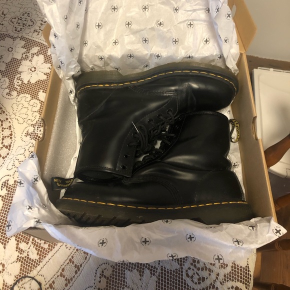 Dr. Martens Shoes - Dr. Marten Air Wave Leather Boots